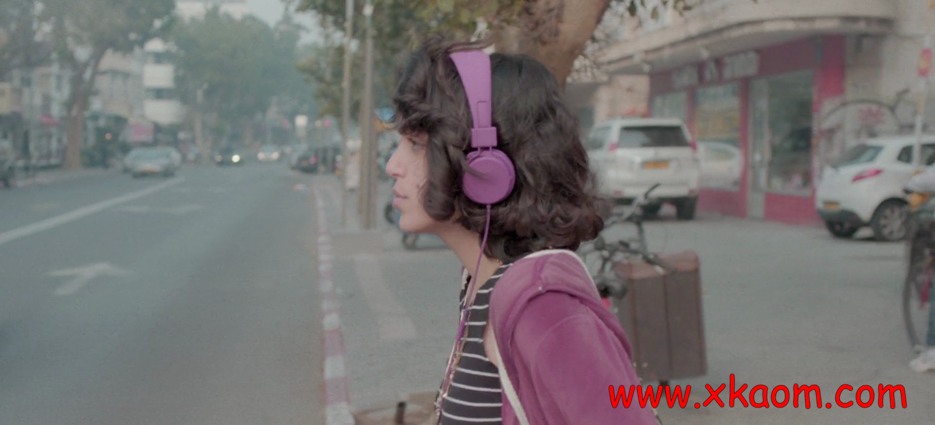 【集梦影视论坛www.xkaom.com】People That Are Not Me.2016.mp4_20260721_015505.365.png