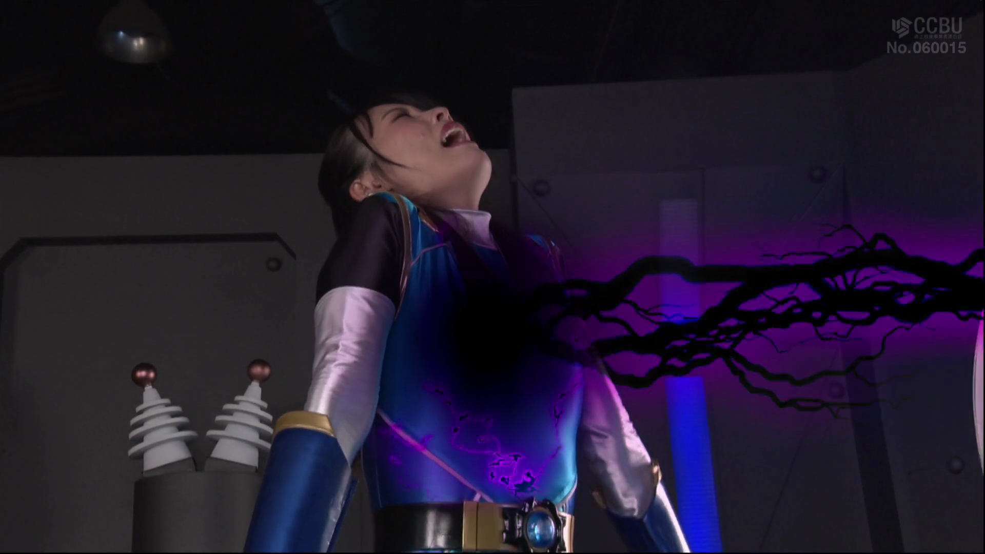 【集梦影视论坛www.xkaom.com】秘装戦隊カゲニンジャー ブルーを襲う女幹部ゴモナの壮.png